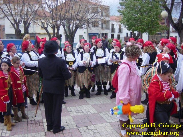 Carnaval 2004. Pasacalles y pasarela en P. Constitucin 11