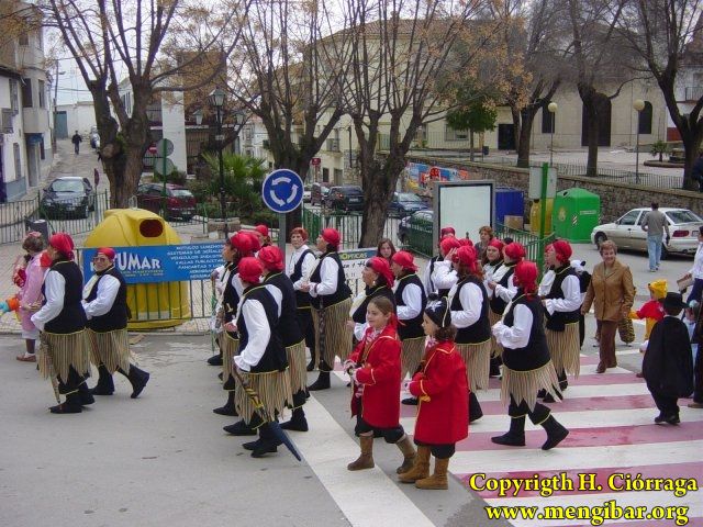 Carnaval 2004. Pasacalles y pasarela en P. Constitucin 31