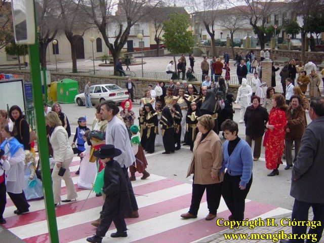 Carnaval 2004. Pasacalles y pasarela en P. Constitucin 32