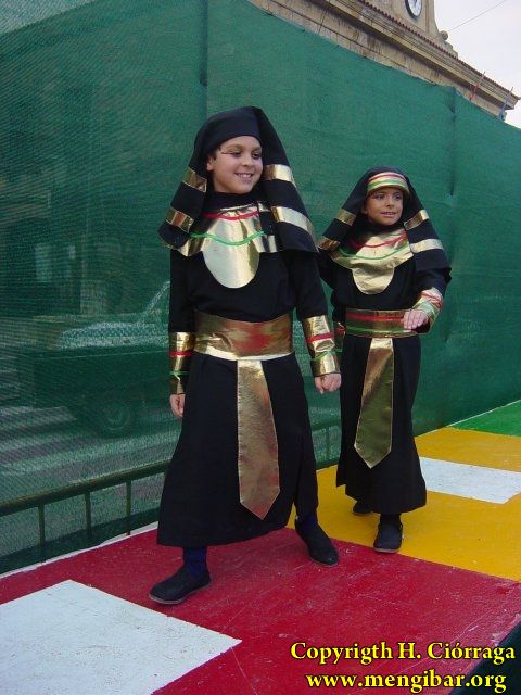 Carnaval 2004. Pasacalles y pasarela en P. Constitucin 25