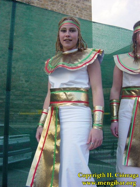 Carnaval 2004. Pasacalles y pasarela en P. Constitucin 31