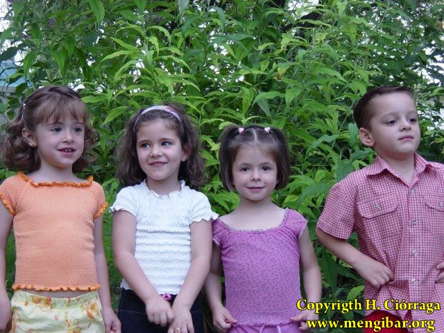 Rey, REina y Damas Infantiles de a Fiestas 2004 26