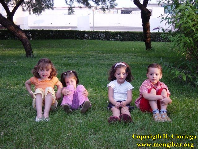 Rey, REina y Damas Infantiles de a Fiestas 2004 40